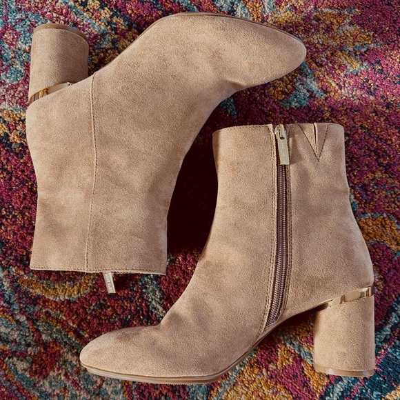 Anne Klein | Women’s tan faux suede round heel, side zip ankle boots, size 8 - Picture 5 of 13